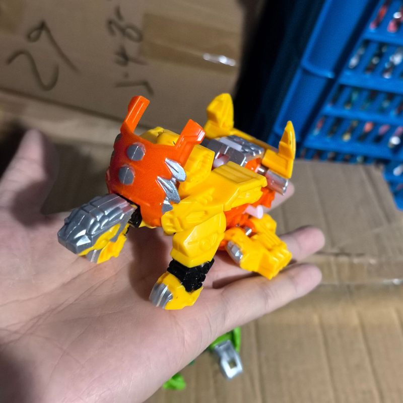Model Kit Dinosaur Bandai - 恐竜の卵変形変形モンスターロボット恐竜アクションフィギュアモデルおもちゃギフト若い男性女性ティーン向け