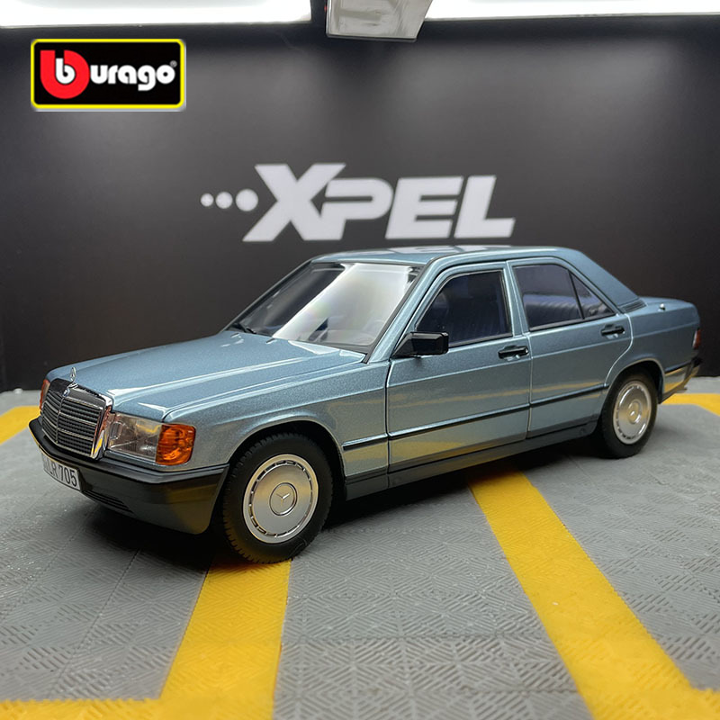 Model Kit Alfa Romeo - ブラーゴ-合金クラシックカーモデル、1:24、メルセデス-ベンツ190 e、2.6、ダイキャストメタル、レトロ古い車、車、シミュレーション、子供のおもちゃのギフト