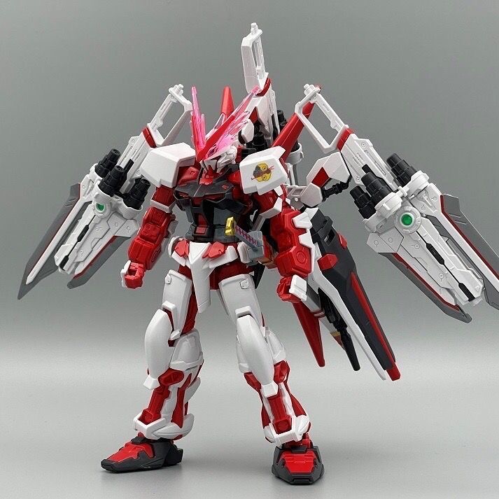 アストレイ レッドフレーム ガンダム組立モデルキット 赤白メ - Model Kit Mecha のレビューと価格